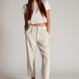 AMO Pleated Slouch trouser In vintage white sz 26